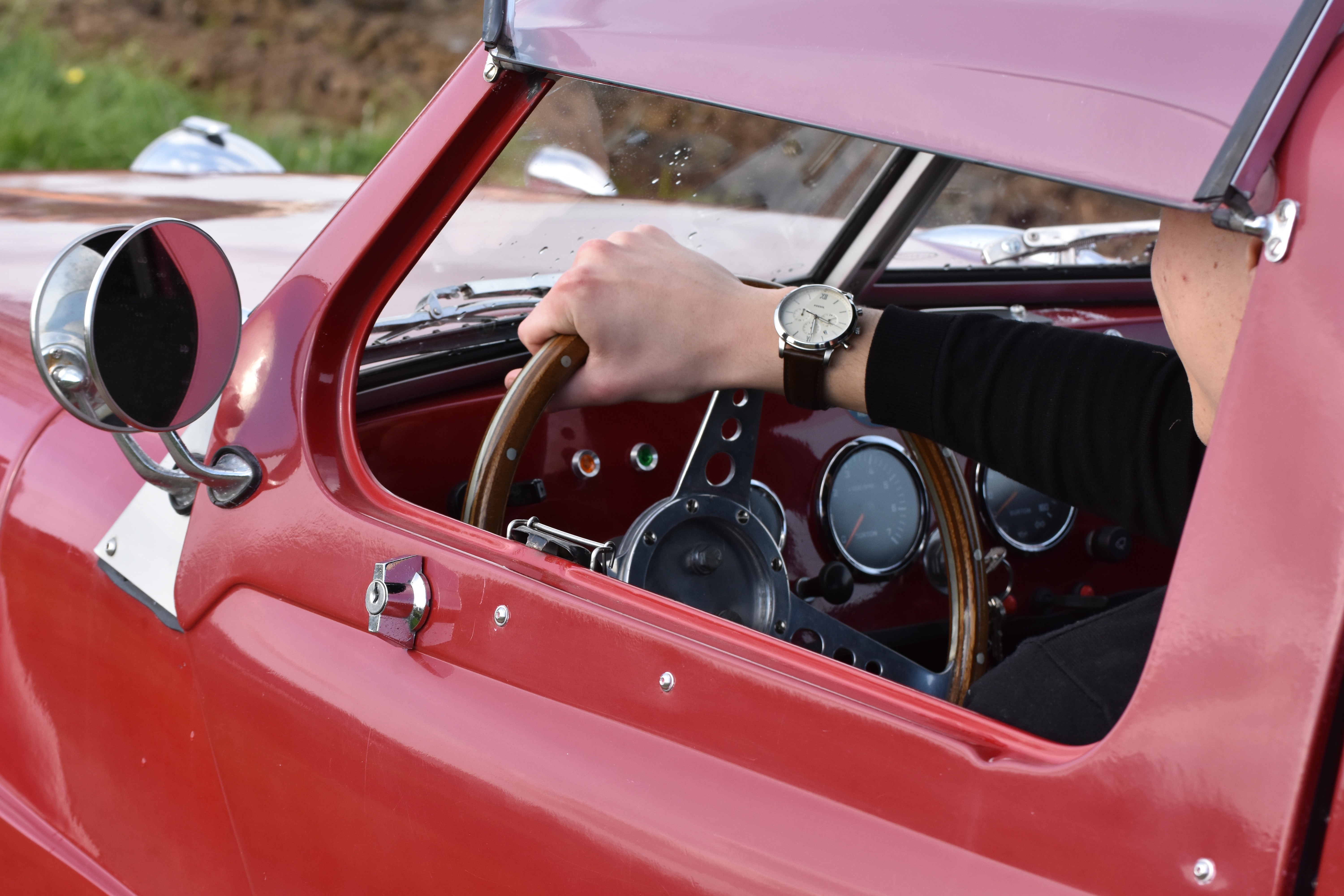 Rétro Balades Location Burton Cabriolet rouge Lussant
