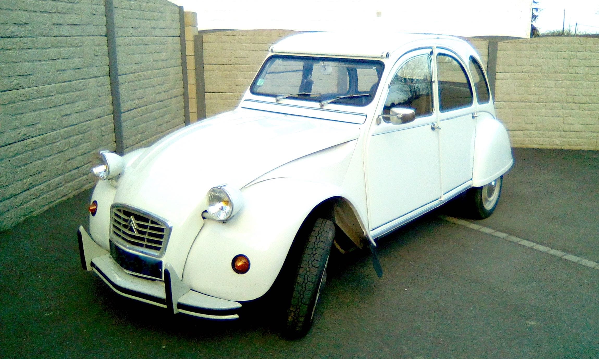 Rétro Balades Location Citroën 2CV blanche