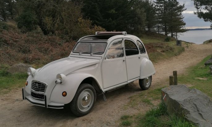 Rétro Balades Location Citroën 2CV blanche