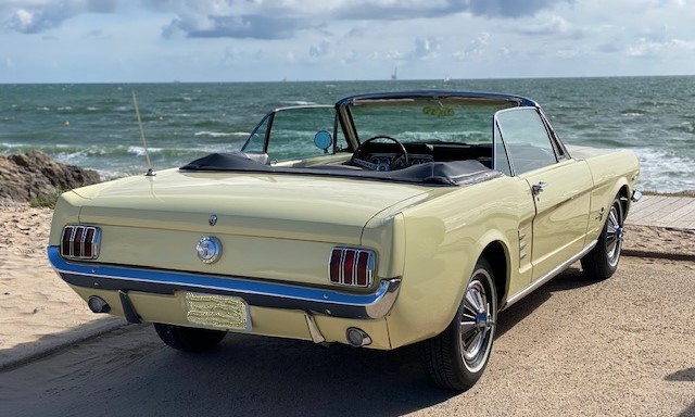 Rétro Balades Location Ford Mustang cabriolet