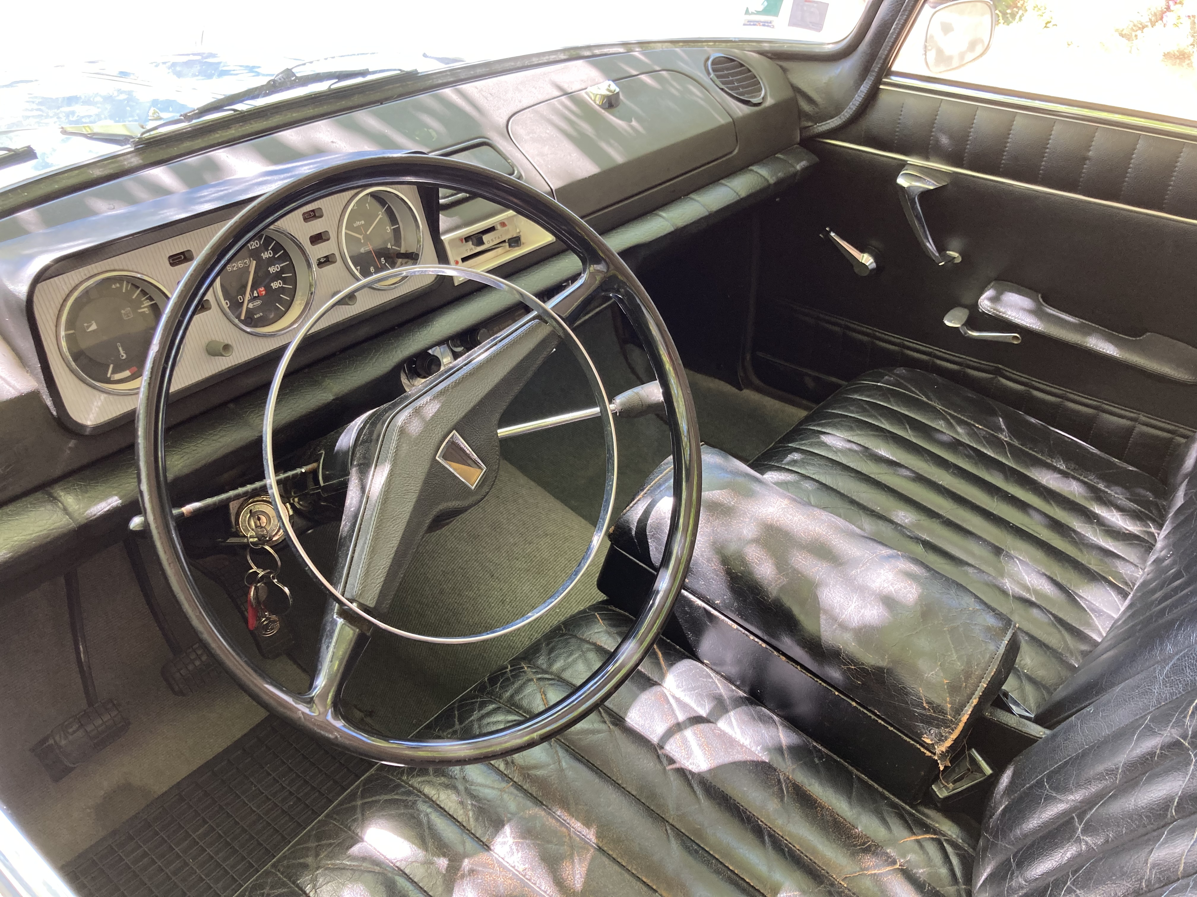 Rétro Balades Location Peugeot 404