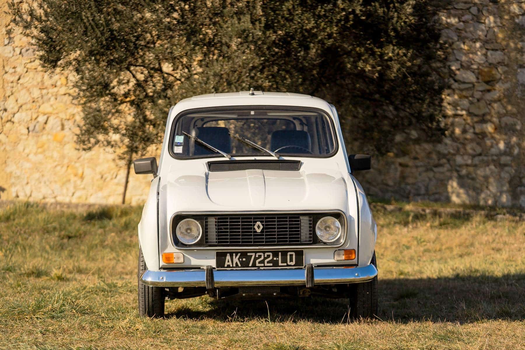 Rétro Balades Location Renault 4L
					