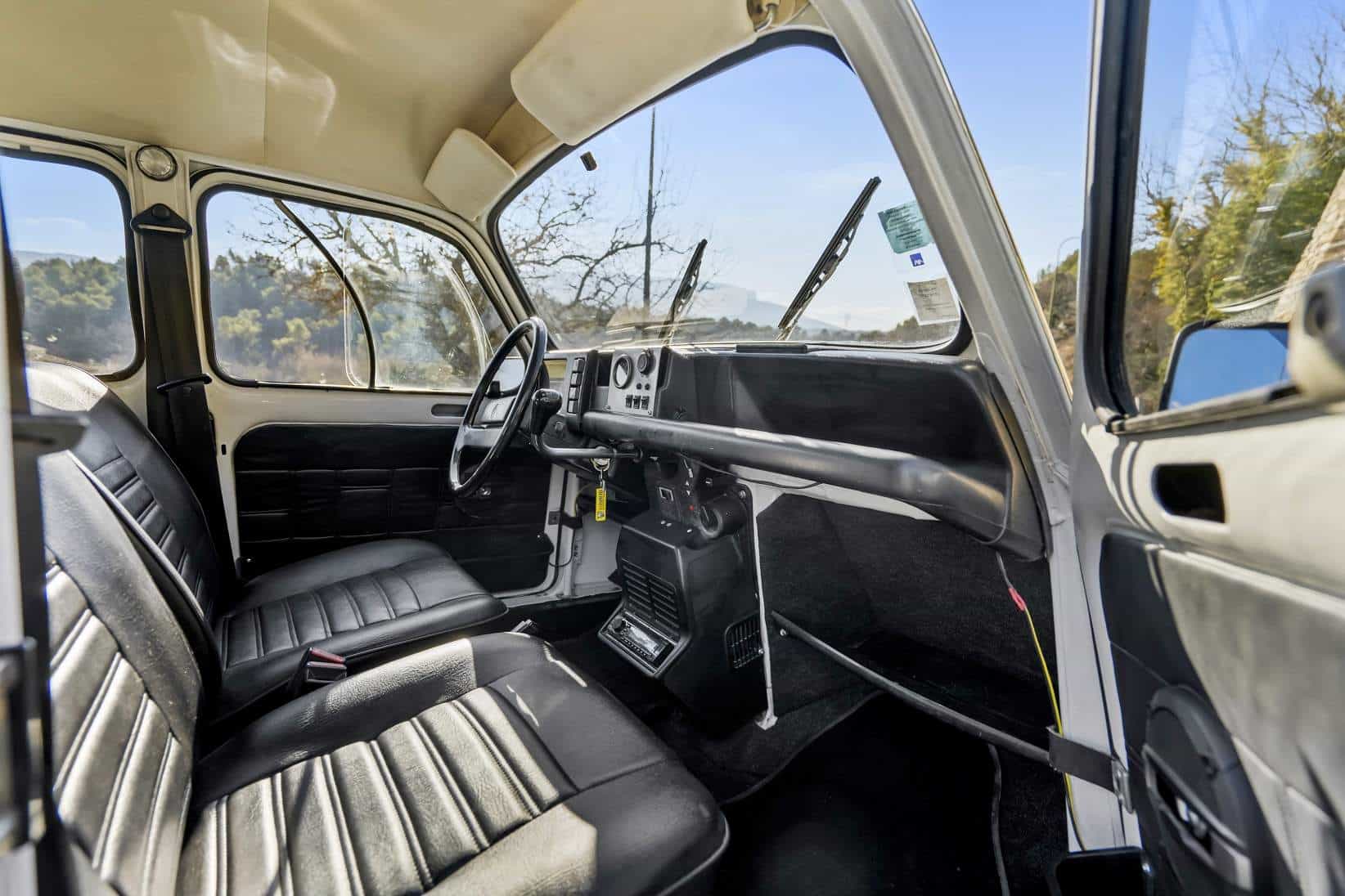 Rétro Balades Location Renault 4L
					