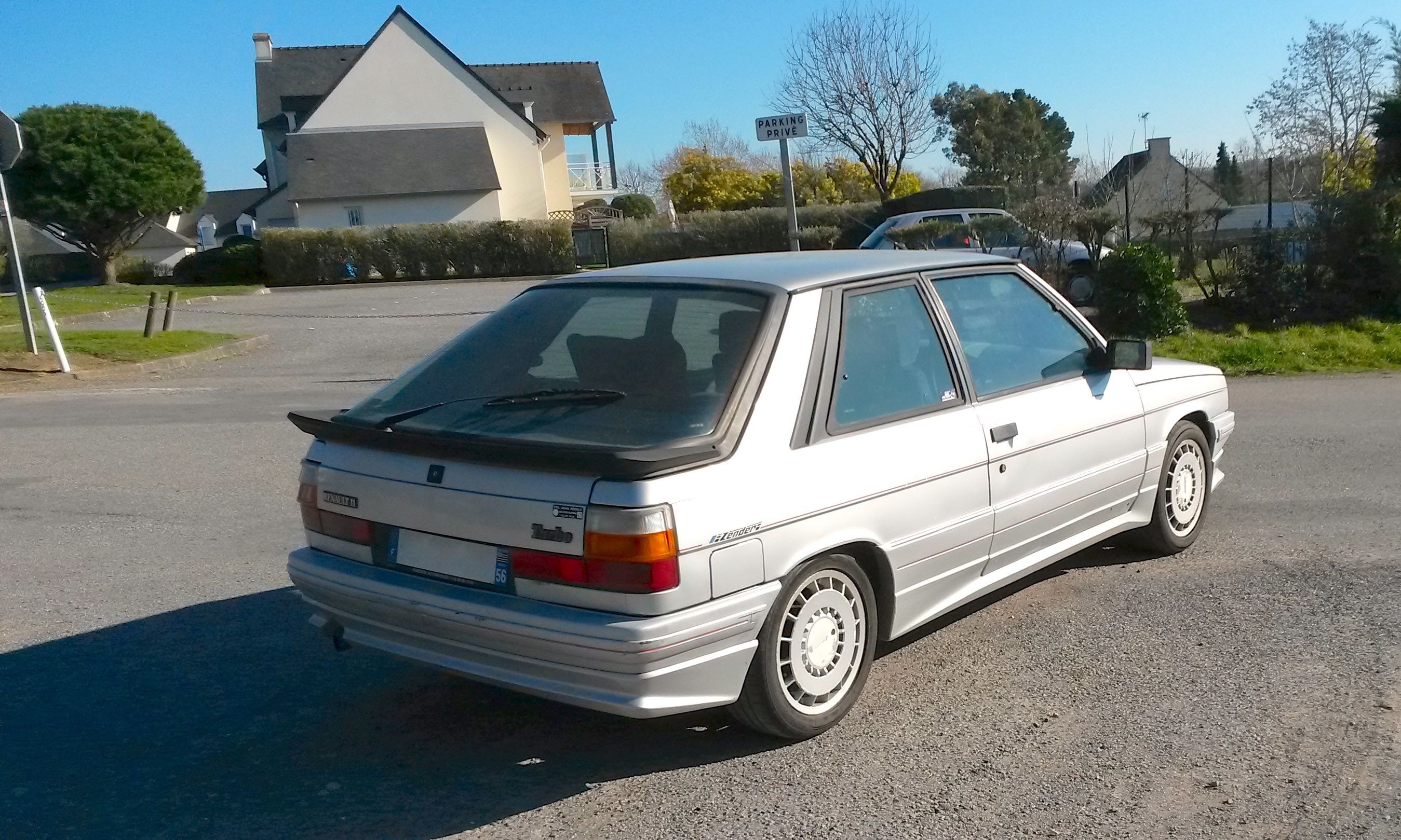 Rétro Balades Location Renault R11 Turbo Zender