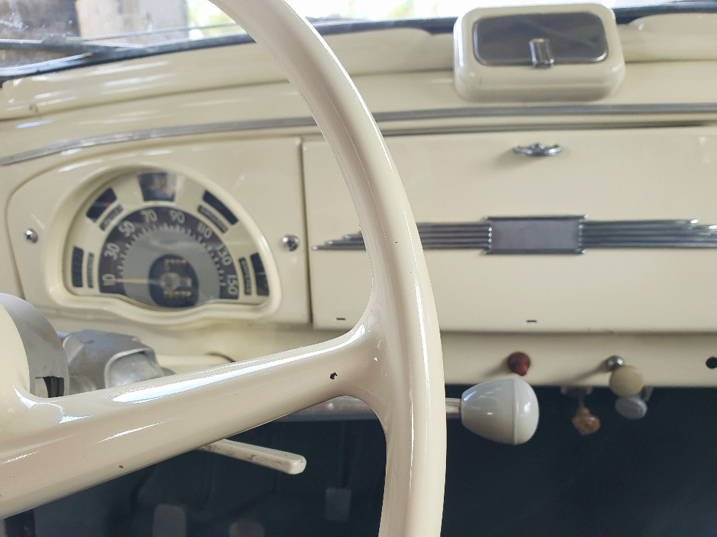 Rétro Balades Location Simca Vedette